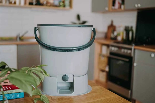 How to recycle food waste with bokashi