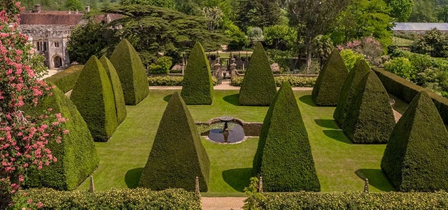 Gardens with spectacular topiaries